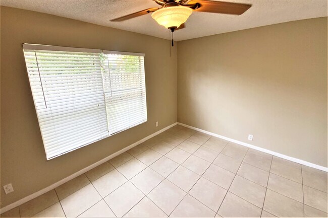 Foto del edificio - 12169 Sycamore Ln
