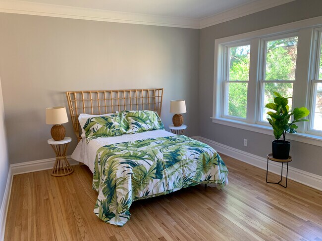 Primary Bedroom, 12'x14' - 4908 W Cornelia Ave
