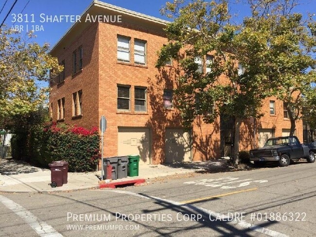 Building Photo - 3811 Shafter Ave