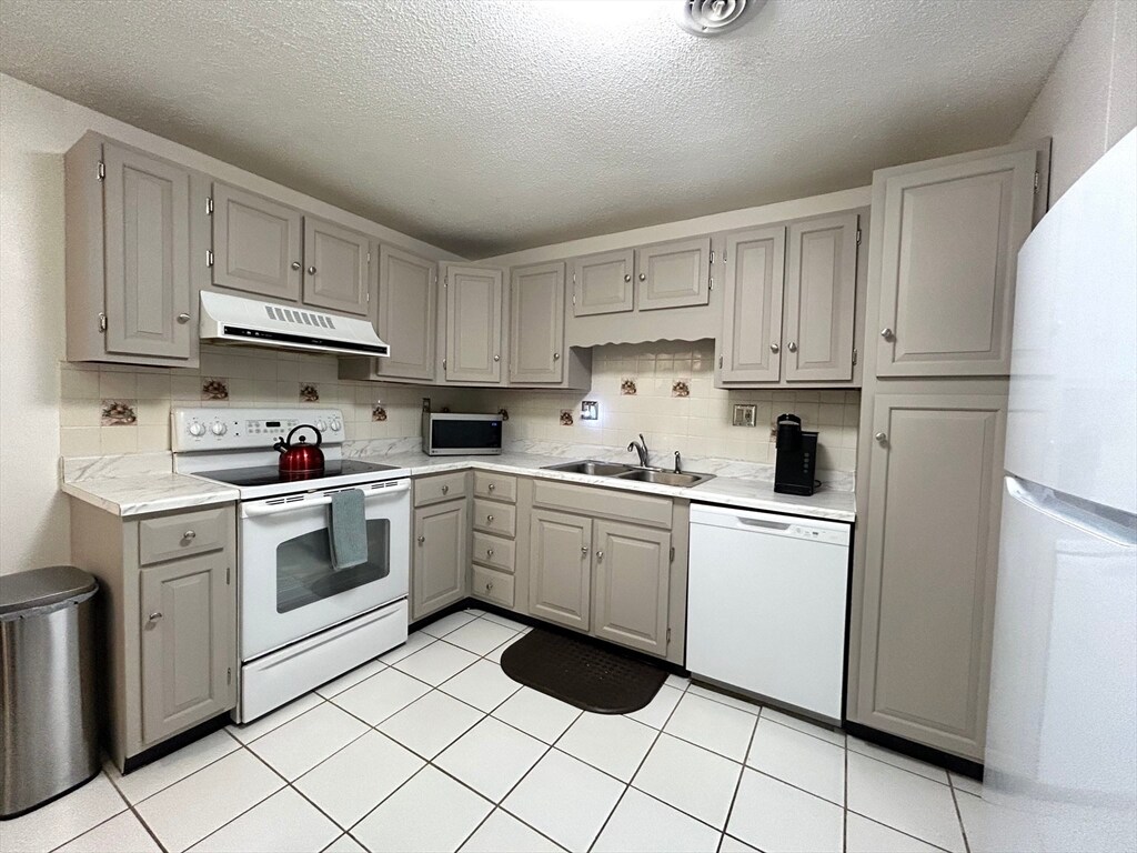Foto principal - 15 Thompson Dr