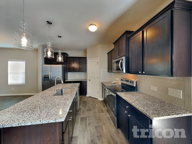 Foto del edificio - 635 Spencer Ln