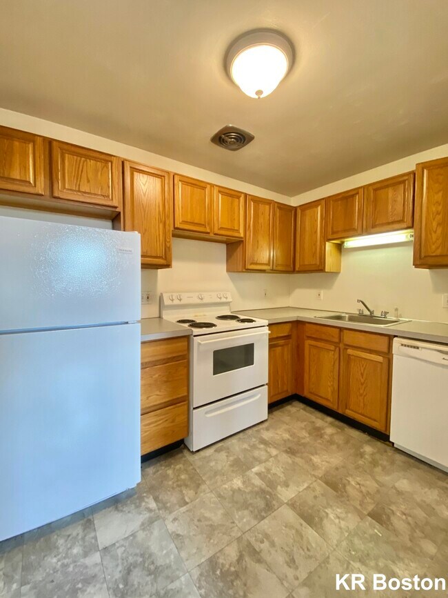 Building Photo - 327 Tappan St