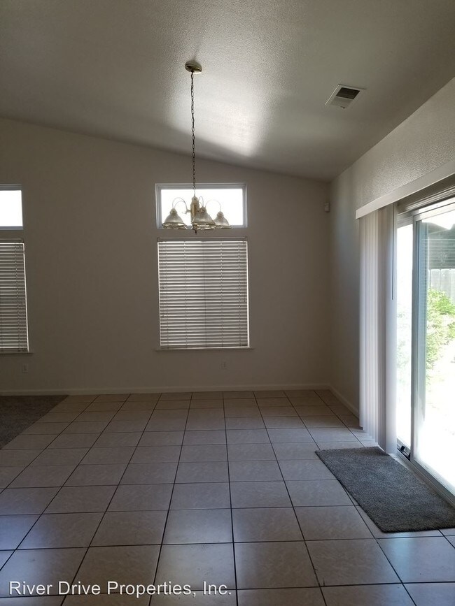 Foto del edificio - 3 br, 2 bath House - 5571 W. Holland Ave.
