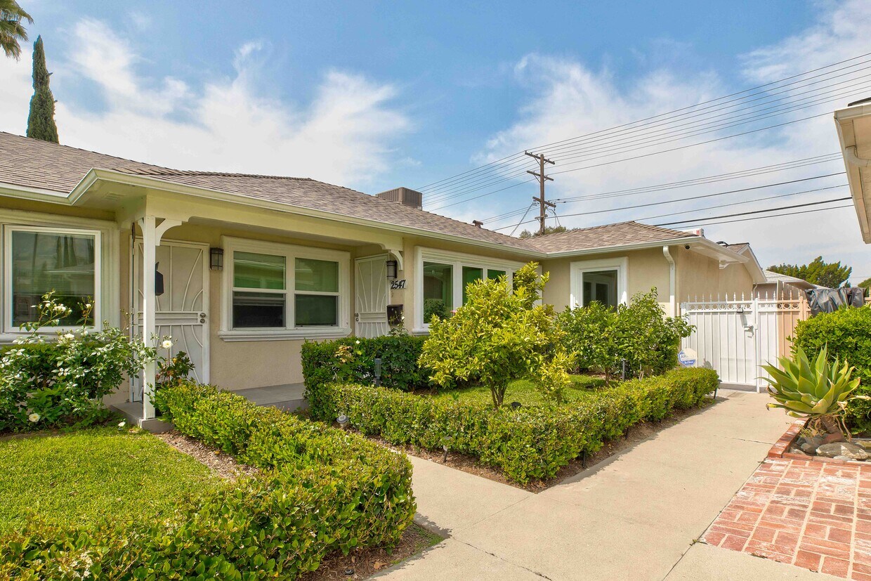 Primary Photo - 2547 N Lincoln St