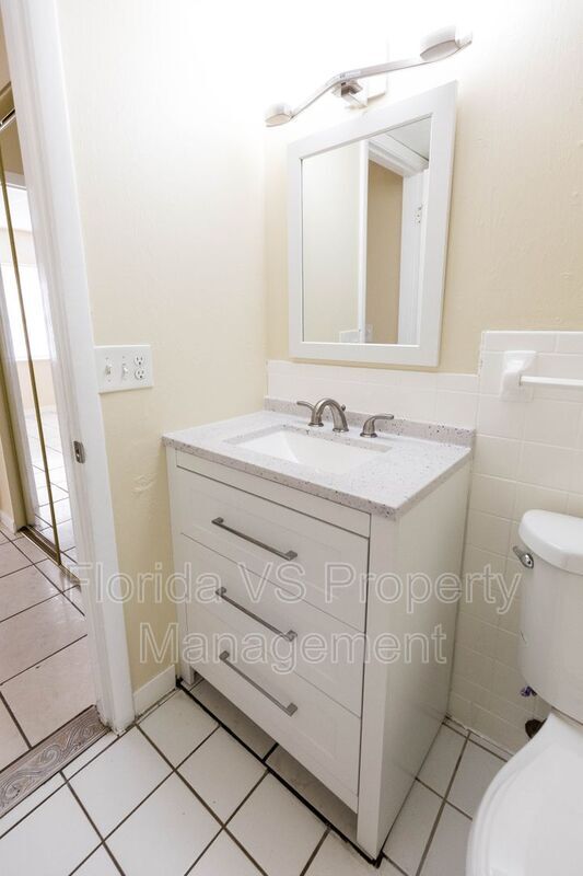 Foto del edificio - 1629 W Oak Ridge Rd