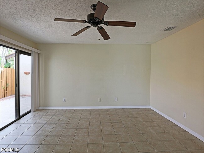 Building Photo - 1420 Park Shore Cir