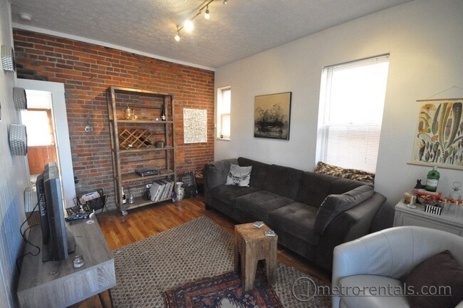 Building Photo - 310-312 Blenkner