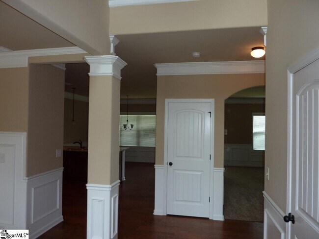 Building Photo - 209 Lost Lake Dr