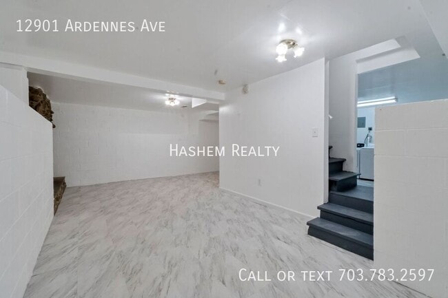 Building Photo - 12901 Ardennes Ave