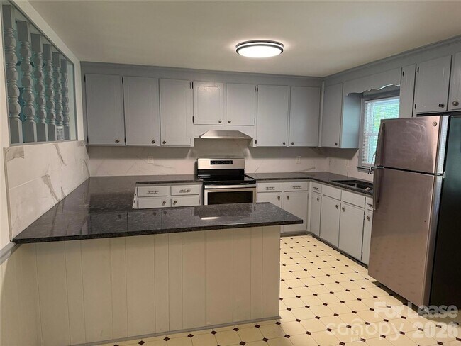 Foto del edificio - 3215 Waxhaw Hwy