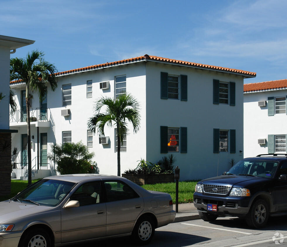 Building Photo - 2380 Coral Way