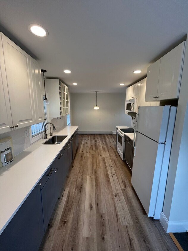 175 Middlesex St Unit 2, Chelmsford, MA 01863 Room for Rent in