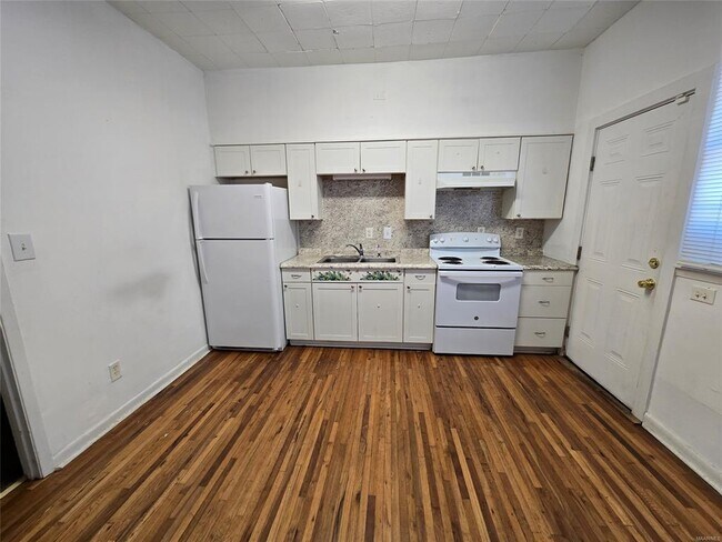 Building Photo - 2300 Plum St