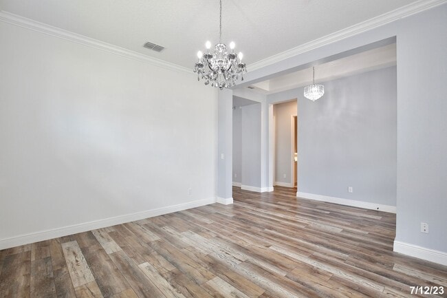 Building Photo - Gorgeous 3/2 Spacious Home with a Fenced B...