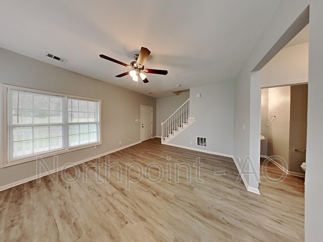 Building Photo - 687 S Evelyn Pl NW