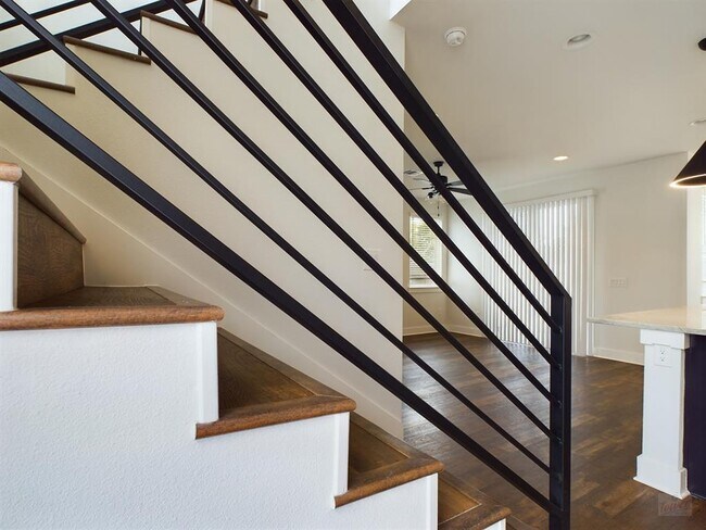 Foto del edificio - 1402 W 51st St