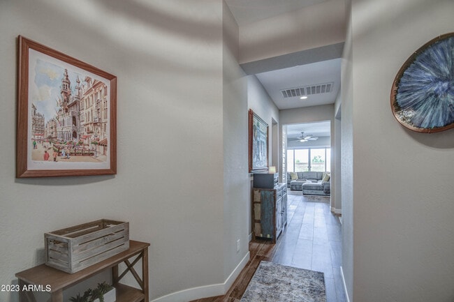 Foto del edificio - 22410 N 28th St