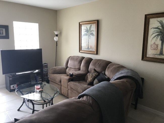 Foto del edificio - 8423 Bernwood Cove Loop