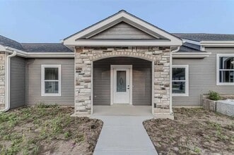 Building Photo - 1642 Kenneth Dr