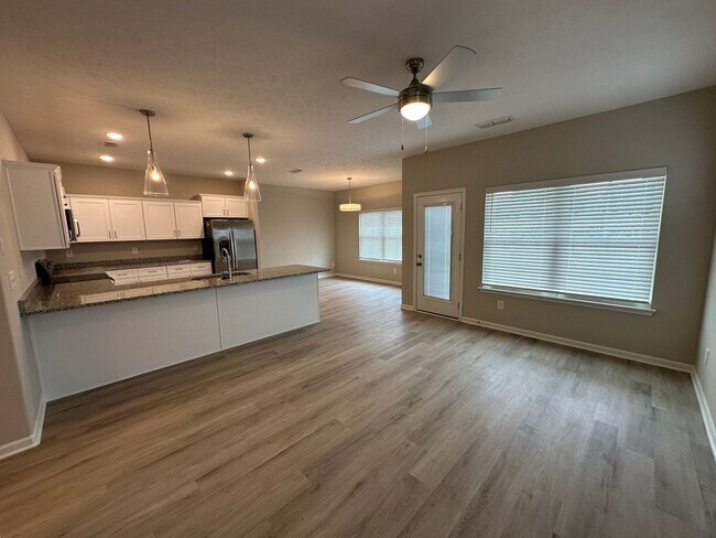 Foto del edificio - Brand New Townhome In Shelbyville - MOVE I...