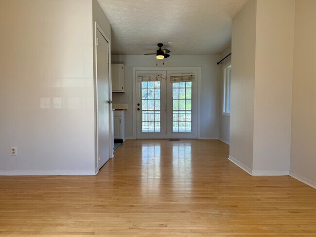 Foto del edificio - 3811 S Westmont Ave