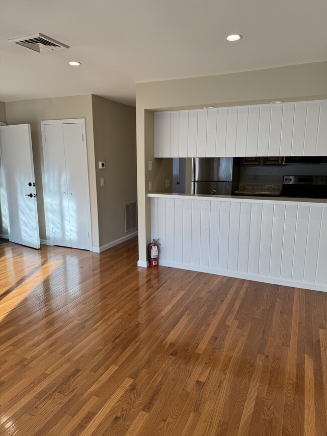 Building Photo - 17 Danbury Rd