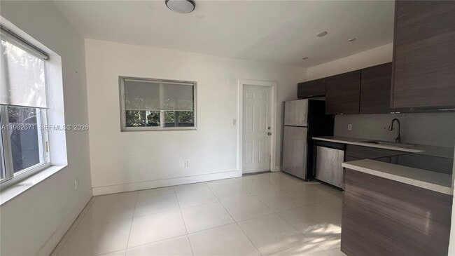 Building Photo - 560 NE 67th St