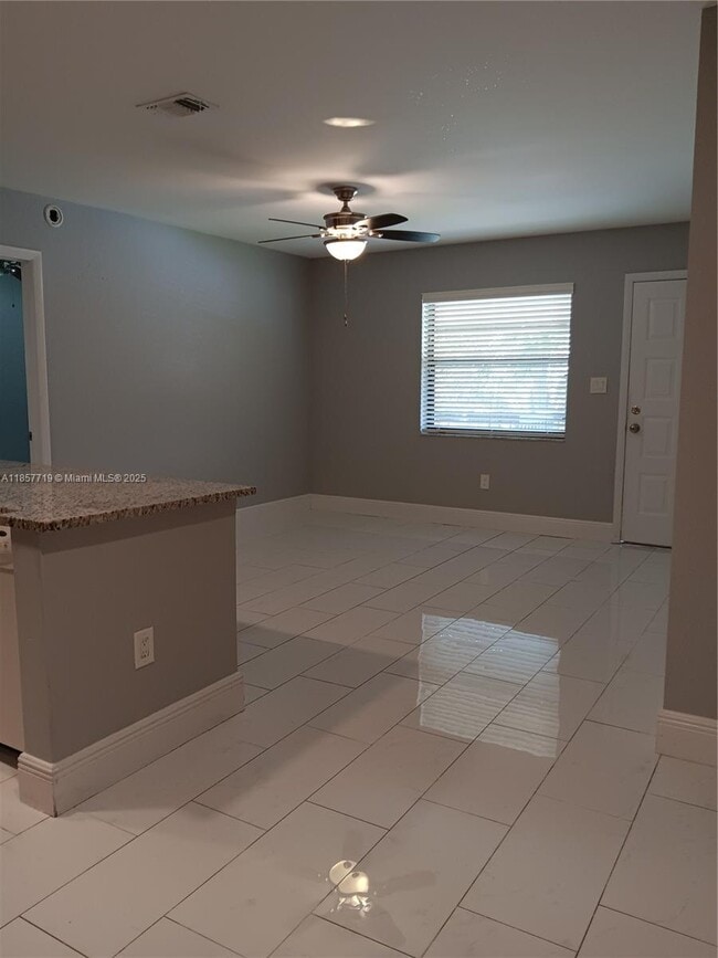 Foto del edificio - 6040 Shaker Wood Cir