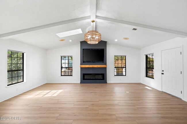 Building Photo - 224 E Lakeshore Dr