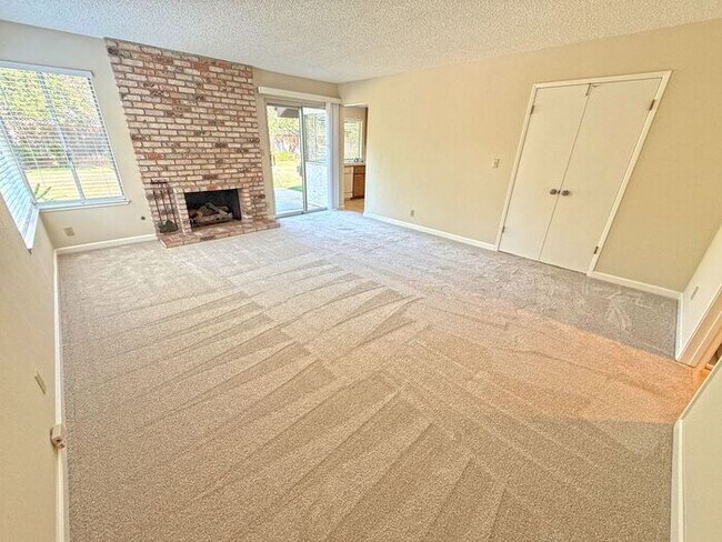 Foto del edificio - Gorgeous Almaden Valley Home Near Almaden Lake Park!