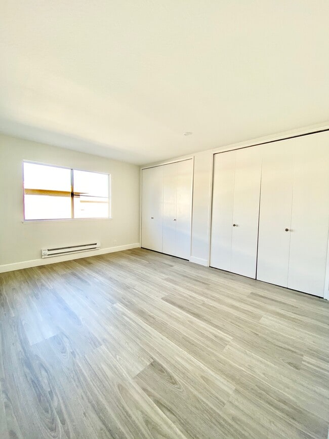 Building Photo - Bradley Apartments