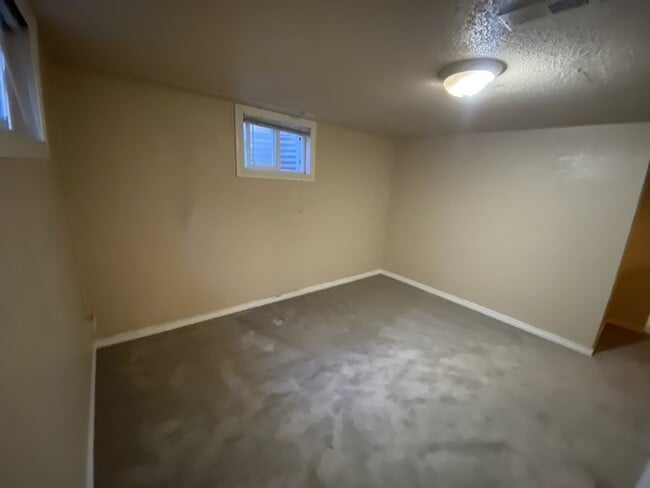 Building Photo - Cozy apartment in Potter Highlands!