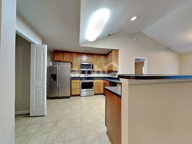 Foto del edificio - 5015 Whitfield Ct