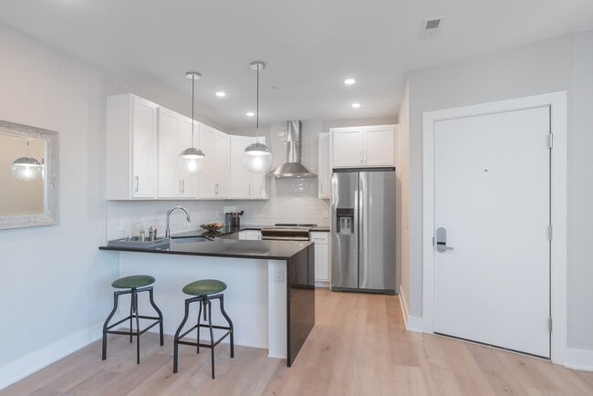 Building Photo - The Avenue Apartments