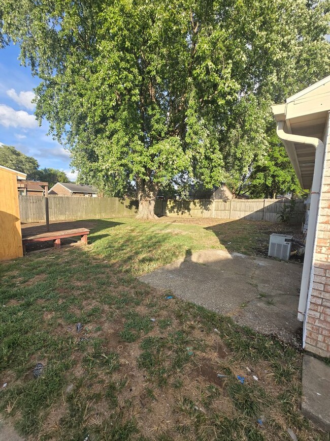 Building Photo - 3 bed 1.5 bath in the Tamarack Park Neighb...