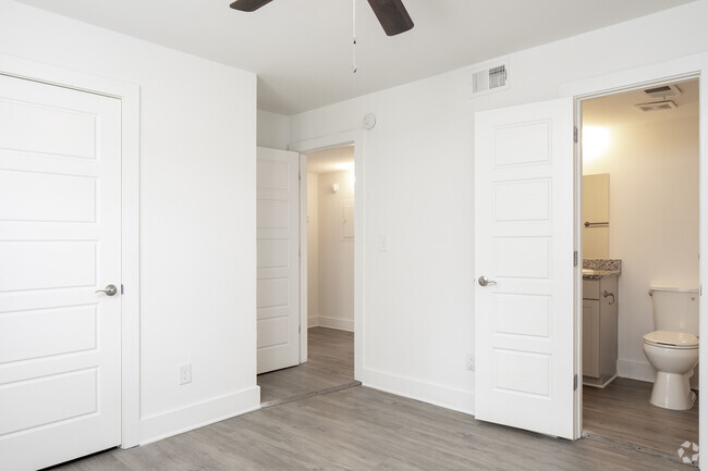 2 BR, 1 BA 800 SF (Renovated) - Piedmont Terrace