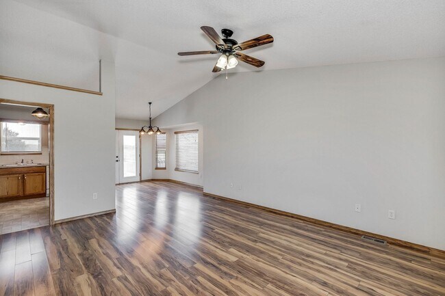 Building Photo - 3 Bedroom home in Maize School district