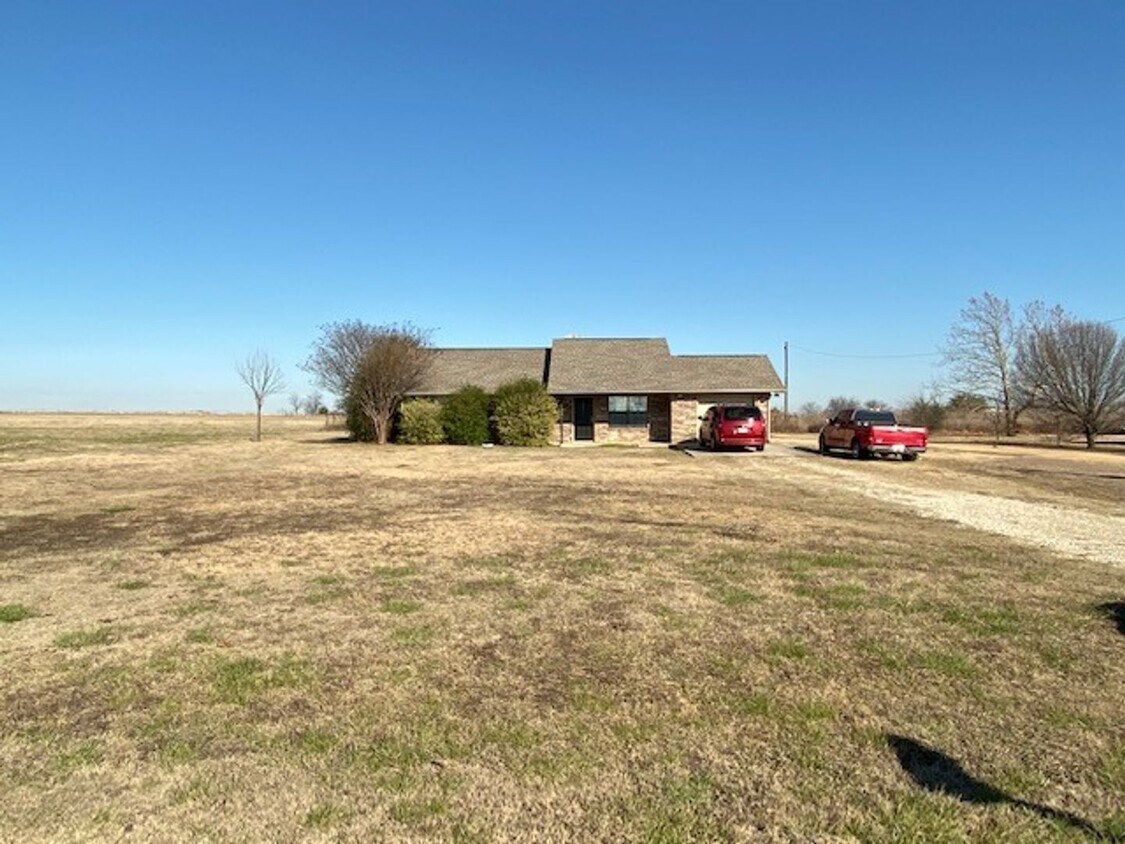Primary Photo - 3 Bedroom/1.5 bath - Home in Sanger