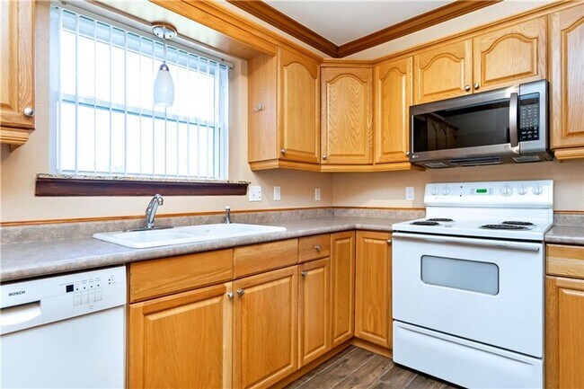 Building Photo - Charming 3-Bedroom Duplex in West Norman