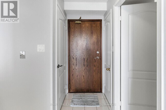 Photo du bâtiment - 1276 Maple Crossing Blvd