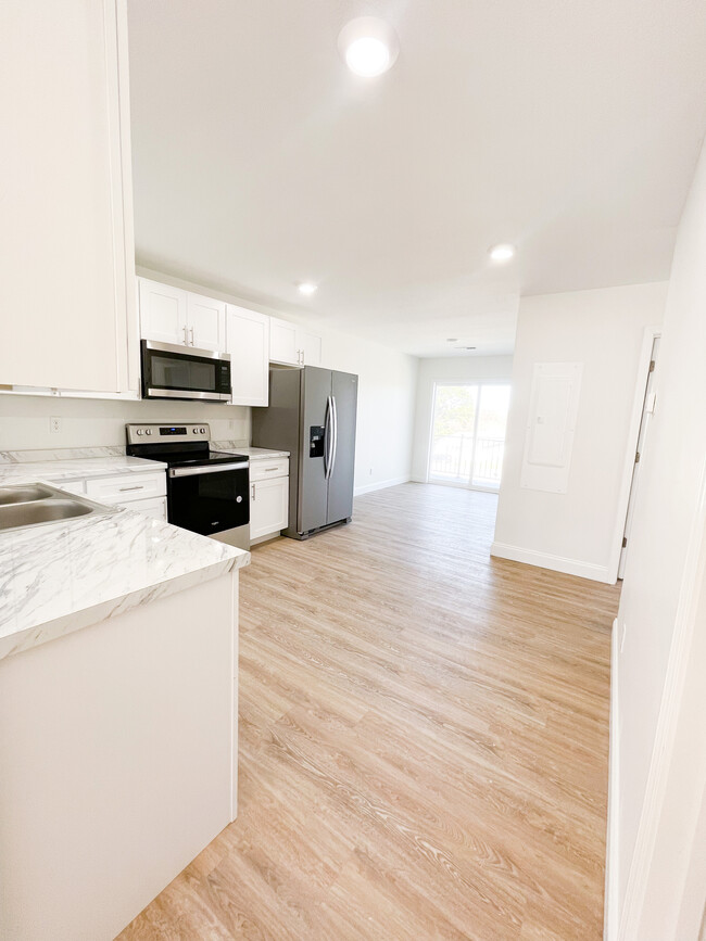 Kitchen\ Dining Area - 1015 S Kentucky Ave