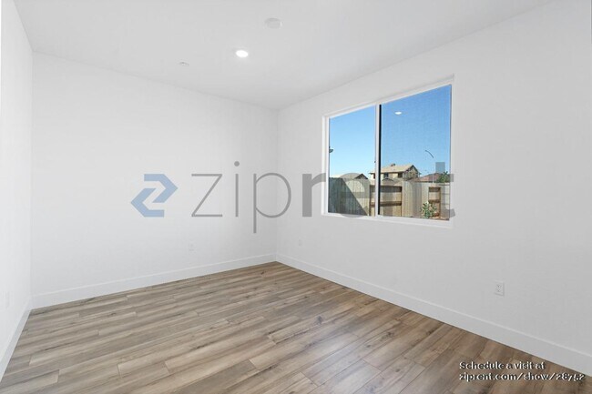 Building Photo - 4401 Hawkfinch Cir