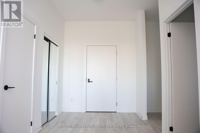 Building Photo - 220-220 Missinnihe Way