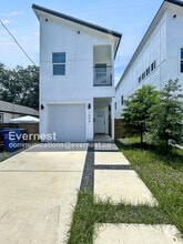 Building Photo - 1804 E Crockett St