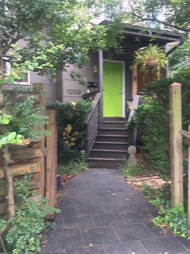 Primary Photo - 1002 Grady Ave