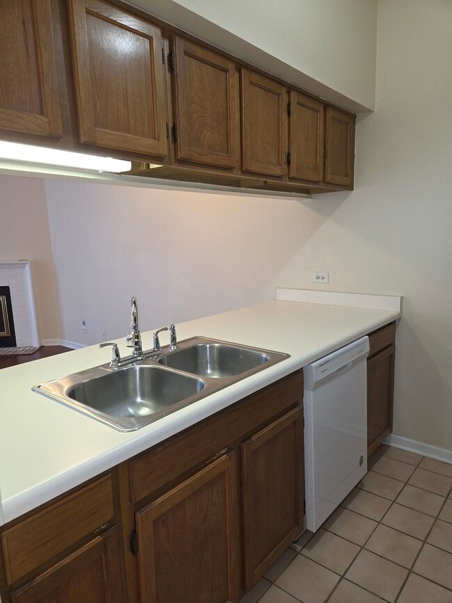 Building Photo - 1115 Regency Ct