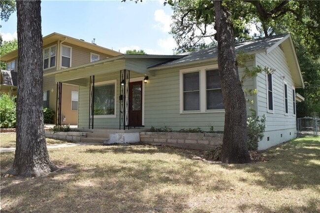 Building Photo - 801 Newman Dr