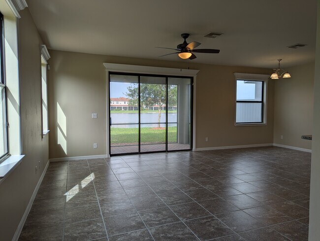 Foto del edificio - 15263 Summit Place Cir