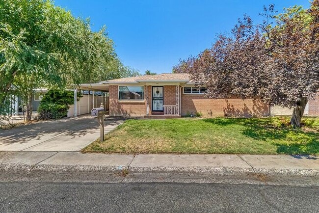 Charming 3-Bedroom Home Near CMU with Bonus Room - Charming 3-Bedroom Home Near CMU with Bonus Room