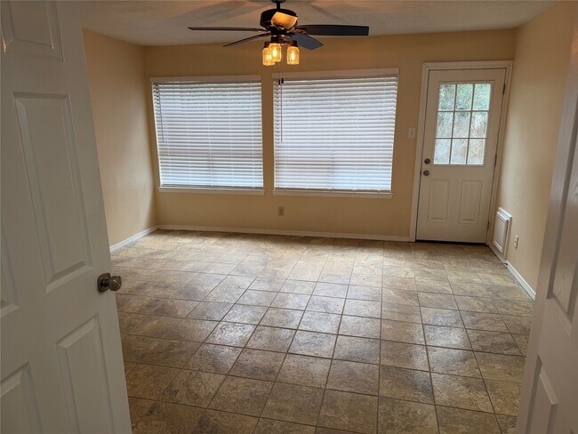 Foto del edificio - 9 Dewthread Ct